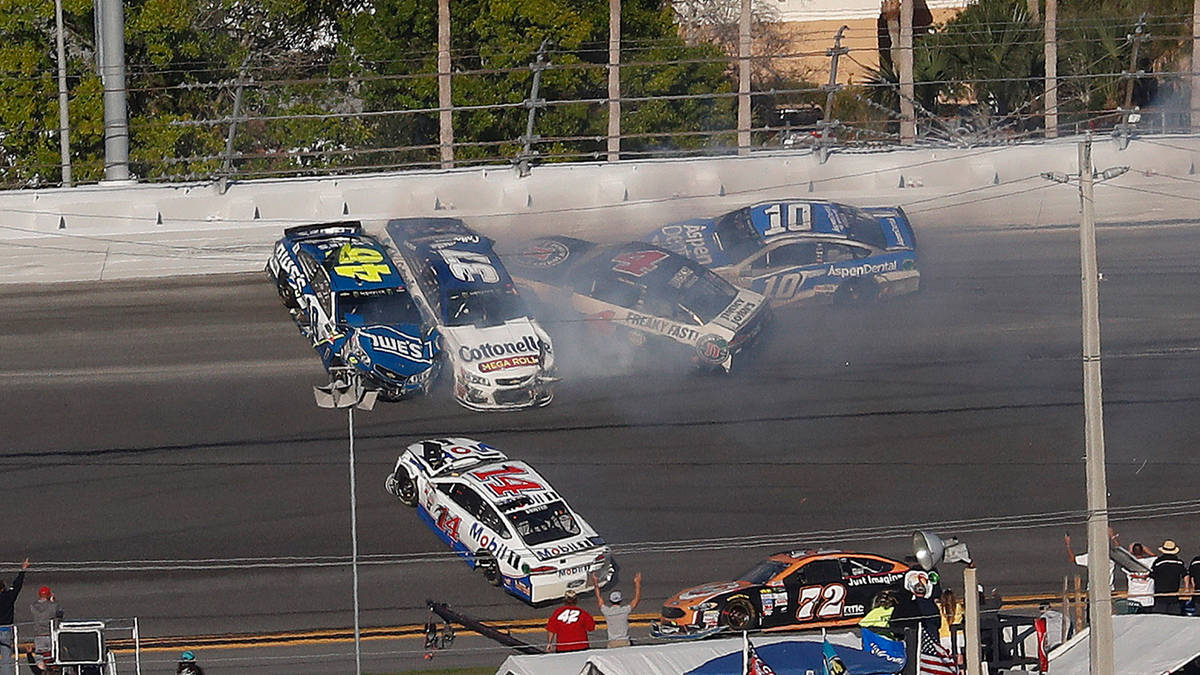 NASCAR's 5-minute crash clock tested at Daytona 500 - My ...